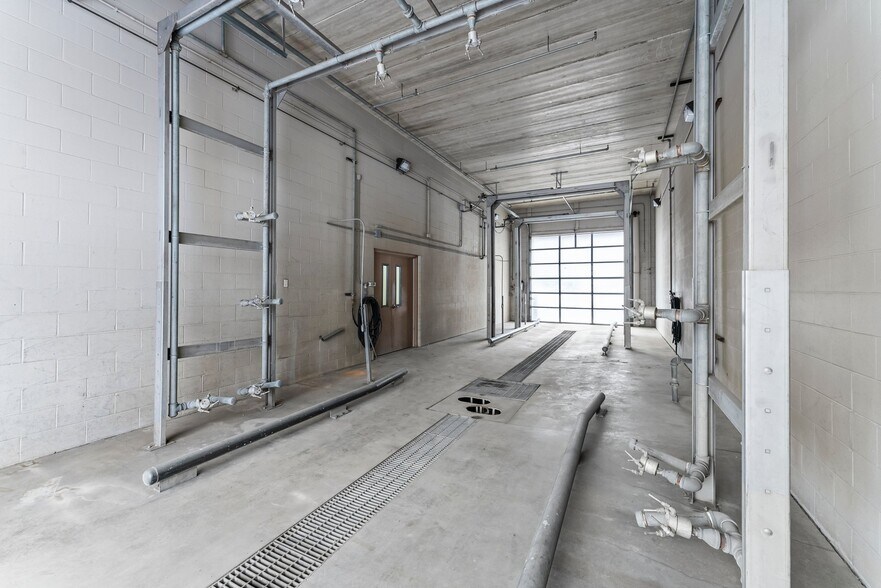 More Photos Of 11180 86th Ave N, Osseo Flex For Sale