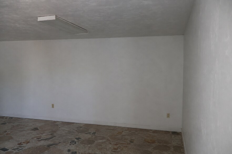 More Photos Of 553 Capital Cir SW, Tallahassee Warehouse For Lease