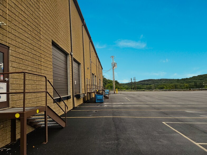 More Photos Of 105 W Dewey Ave, Wharton Warehouse For Lease