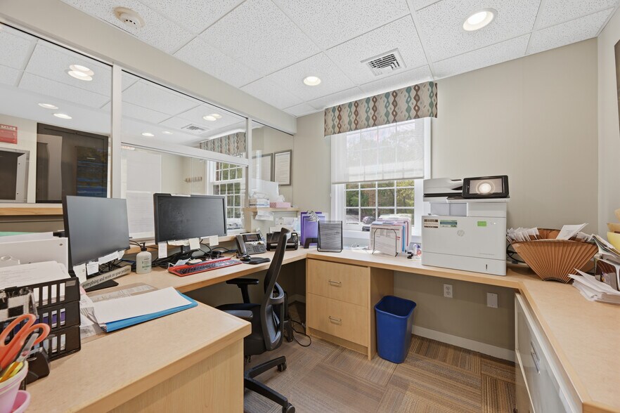 More Photos Of 35 Saybrook Rd, Essex Medical For Sale
