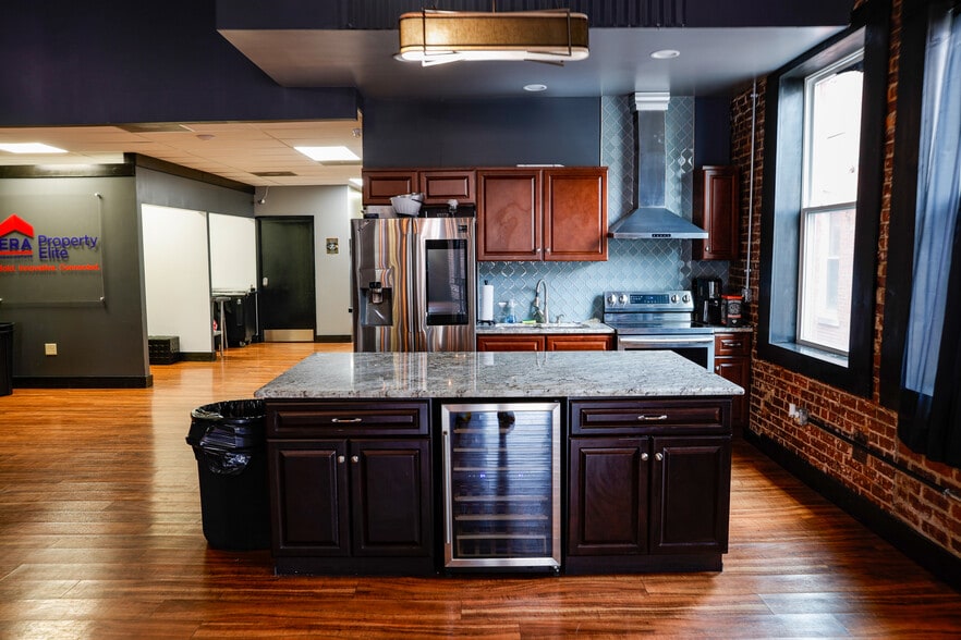 More Photos Of 210 Hale St, Charleston Office For Sale