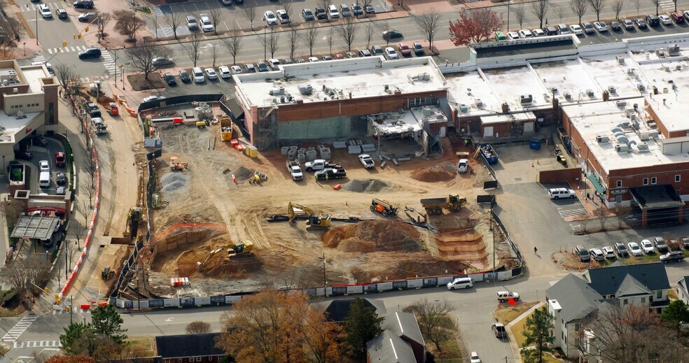 More Photos Of Smallwood and Woodburn in Village District Shoppin, Raleigh Hotel For Lease