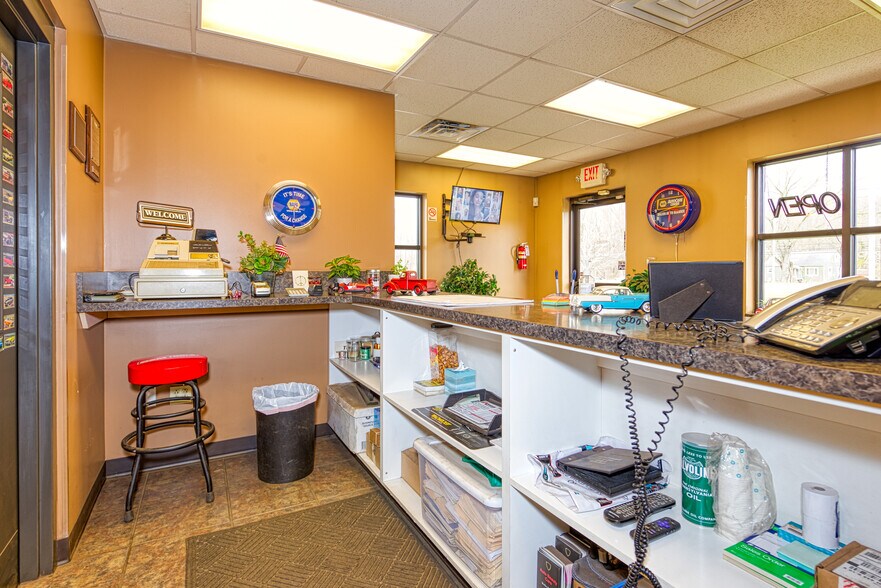 More Photos Of 5071 OH-43 Rd, Kent Auto Repair For Sale