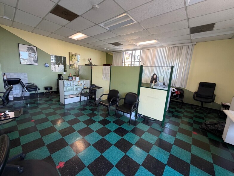 More Photos Of 937 S Alvarado St, Los Angeles Storefront Retail Office For Lease