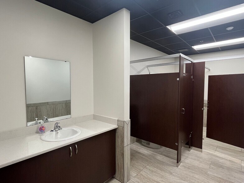 More Photos Of 6925 US-98 E, Santa Rosa Beach Office For Sale