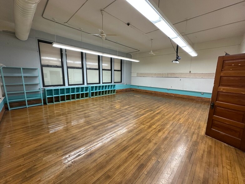 More Photos Of 1100 E Kearney St, Springfield Schools For Sale
