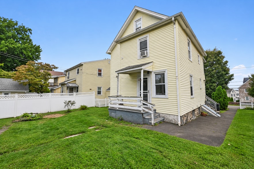 More Photos Of 32 Josephine Evaristo Ave, Greenwich Multifamily For Sale