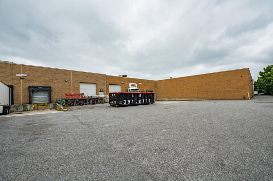 More Photos Of 30 Crossways E, Bohemia Manufacturing For Lease