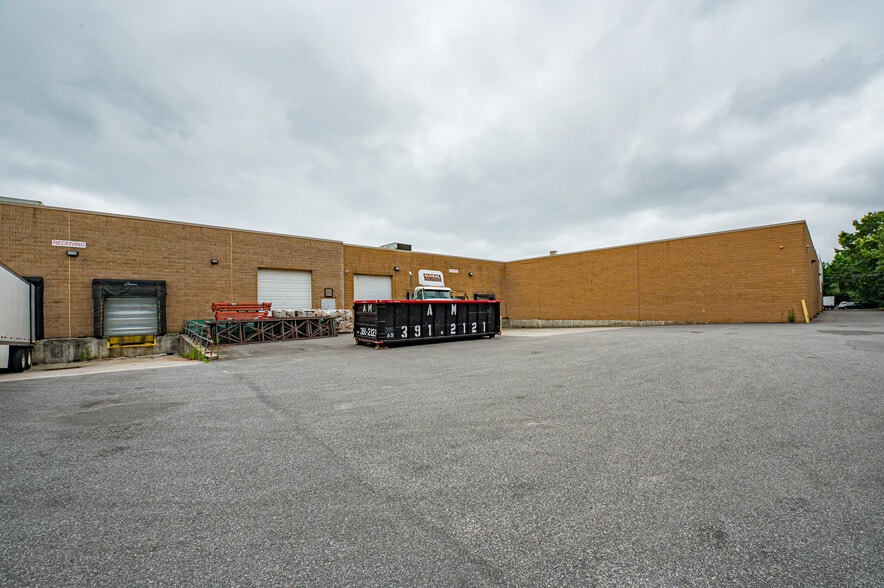 More Photos Of 30 Crossways E, Bohemia Manufacturing For Sale
