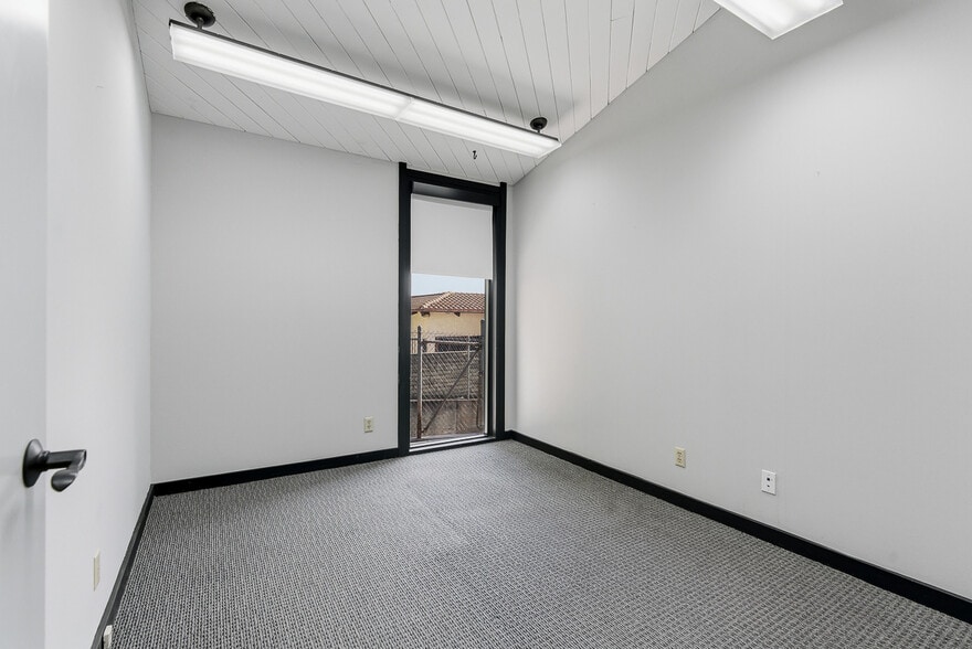 More Photos Of 2943-2947 Foothill Blvd, La Crescenta Medical For Lease