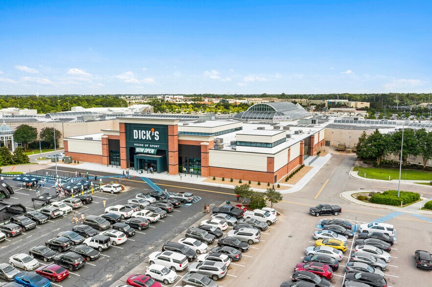 More Photos Of 6501 Bluebonnet Blvd, Baton Rouge Department Store For Sale