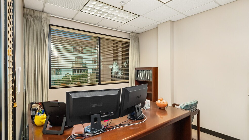 More Photos Of 224 N Fair Oaks Ave, Pasadena Medical For Sale