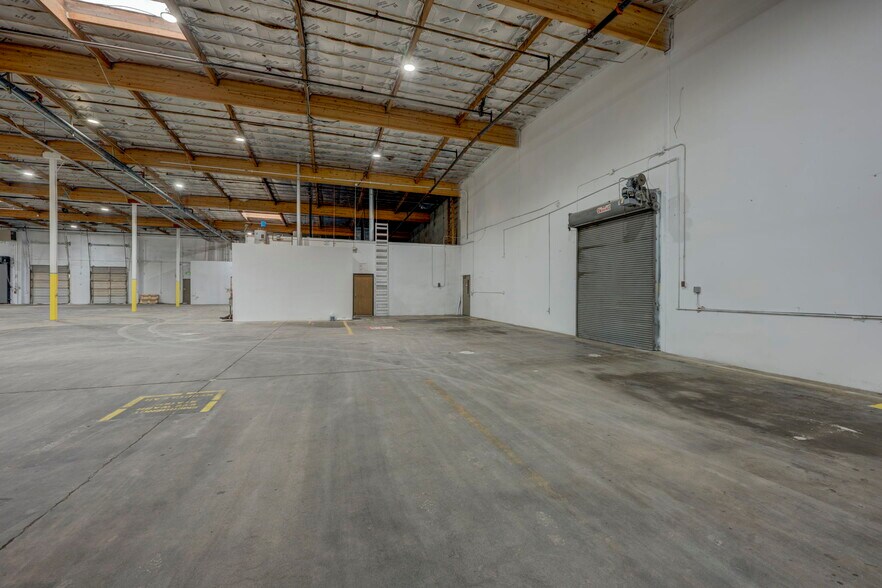 More Photos Of 575-585 Reactor Way, Reno Distribution For Lease