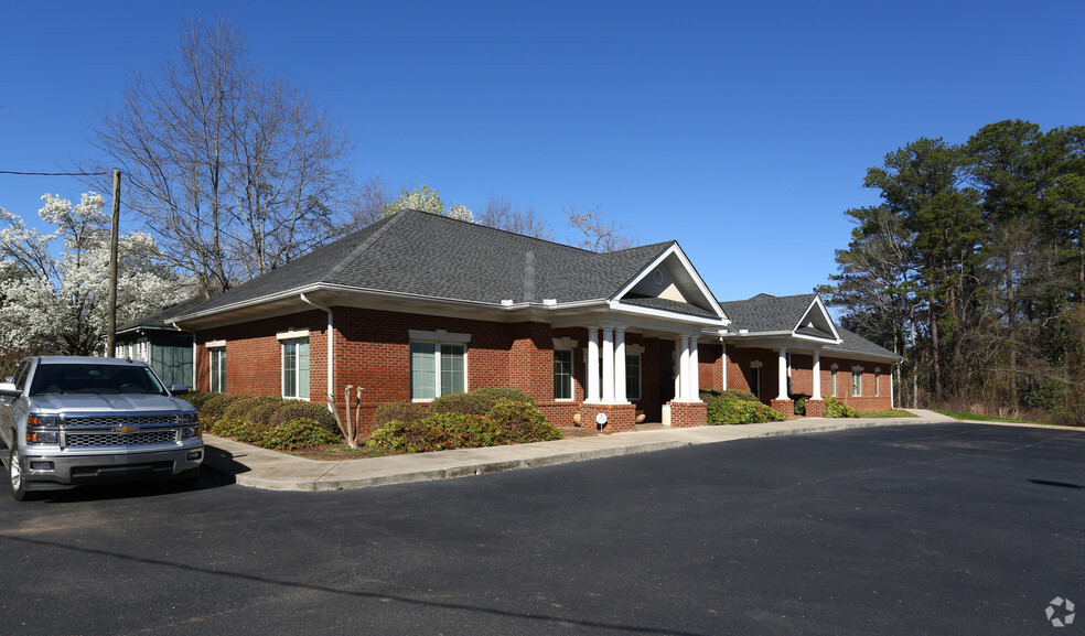 Primary Photo Of 111 Columbia Ave, Chapin Office For Lease