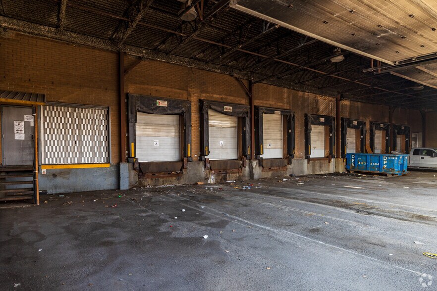 More Photos Of 8530 Av 8e, Montréal Warehouse For Lease