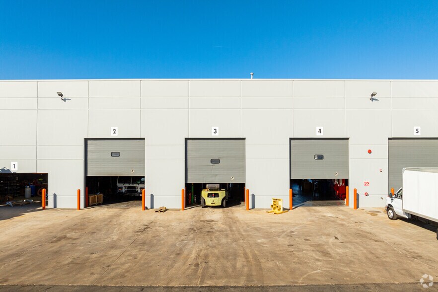 More Photos Of 5550 Poindexter Dr, Indianapolis Distribution For Sale