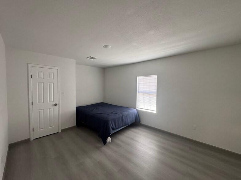 More Photos Of 2924 Byley Blvd, Orange Assisted Living For Lease