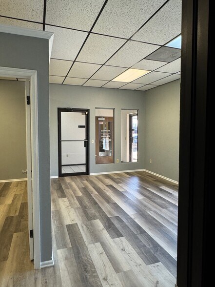 More Photos Of 101 SE 4th St, Moore Office For Lease