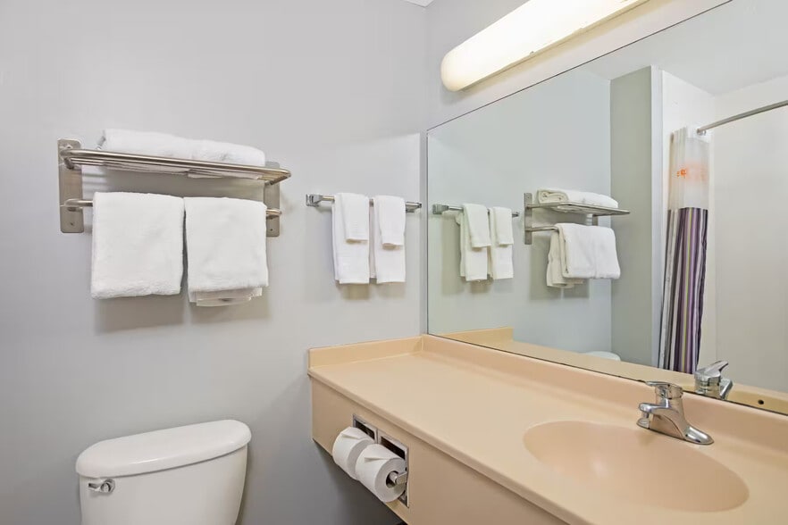 More Photos Of 1201 Avenue H, Carter Lake Hospitality For Sale