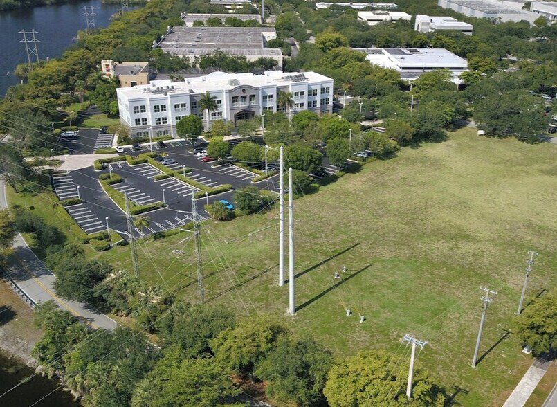 More Photos Of 14400 NW 77th Ct, Miami Lakes Office For Lease