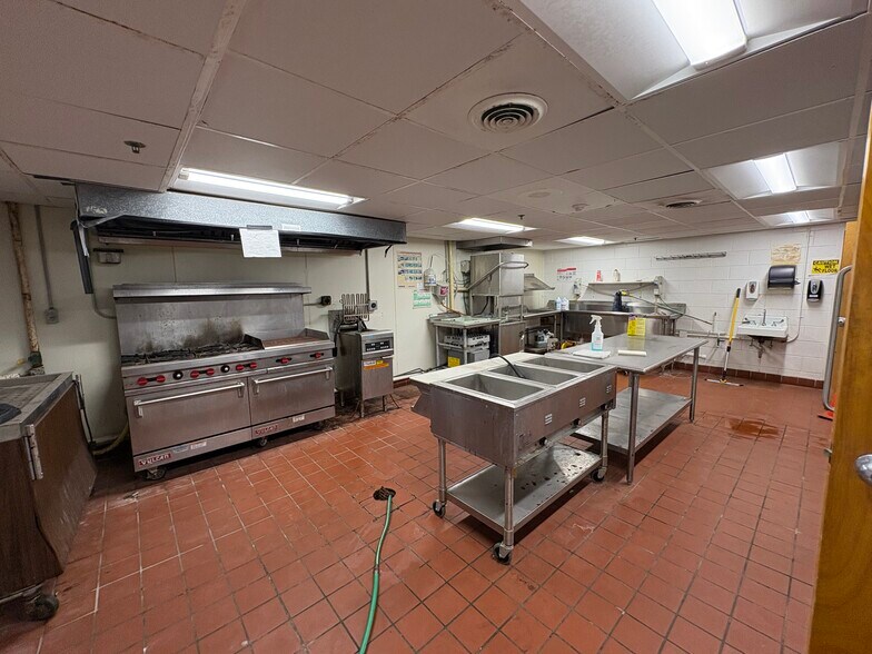 More Photos Of 411 W Division St, Manteno Flex For Sale