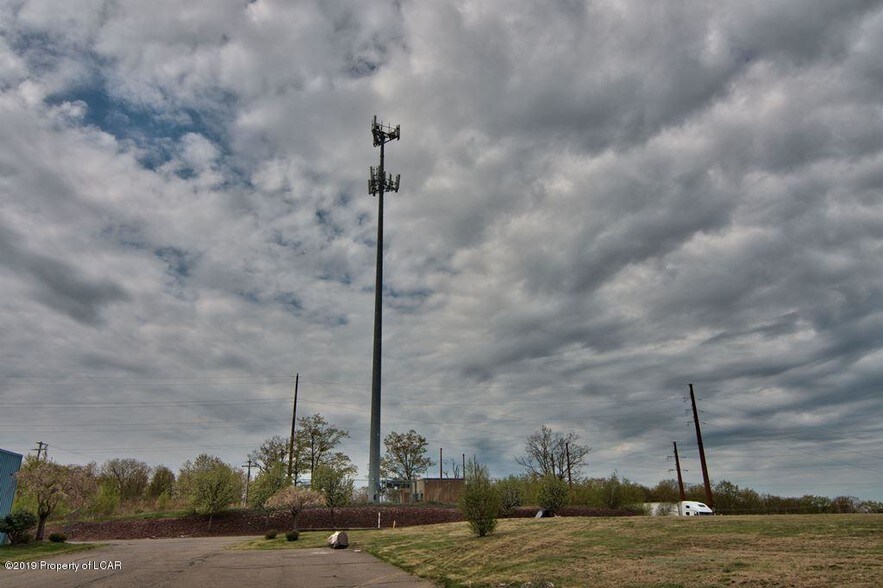 More Photos Of 220 Oak Hill Rd, Mountain Top Distribution For Sale