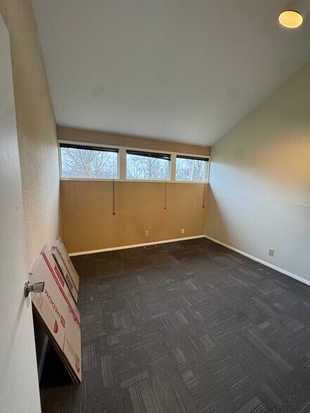 More Photos Of 3200 Sycamore Ct, Columbus Medical For Sale