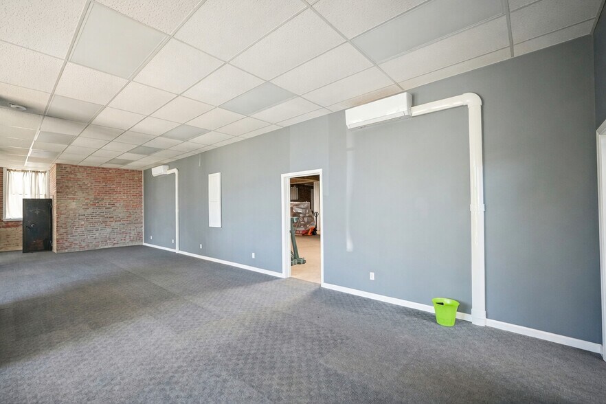 More Photos Of 407 W Ryder St, Litchfield Light Distribution For Sale