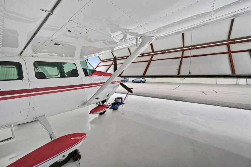 More Photos Of 7161 S Peoria St, Englewood Airplane Hangar For Sale