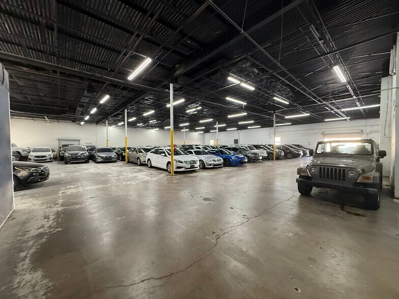 More Photos Of 1365 Regal Row, Dallas Distribution For Sale