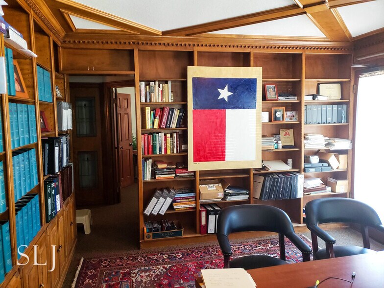 More Photos Of 3519 Miles St, Dallas Loft Creative Space For Lease