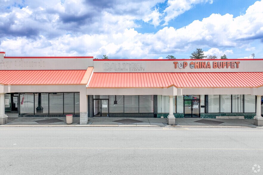 More Photos Of 200-300 Hillcrest Shopping Ctr, New Kensington Unknown For Lease