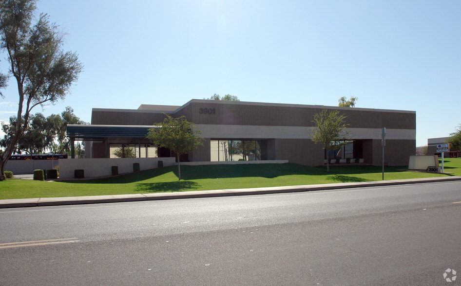 More Photos Of 3901 E Roeser Rd, Phoenix Distribution For Lease