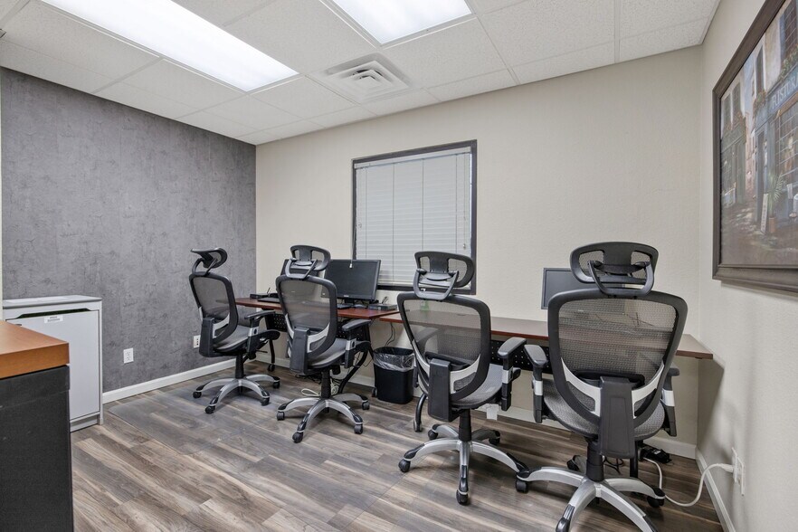 More Photos Of 610 W Main St, Visalia Office For Lease