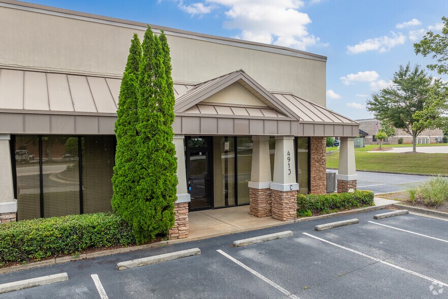 More Photos Of 4913 Summer Oak Dr, Buford Service For Lease