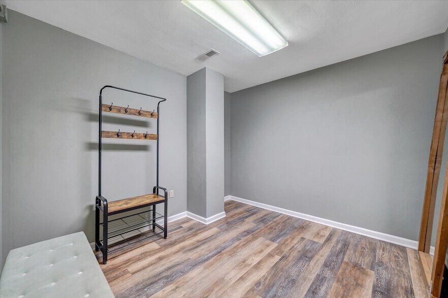 More Photos Of 1234 Maple Ave SW, Roanoke Office For Sale