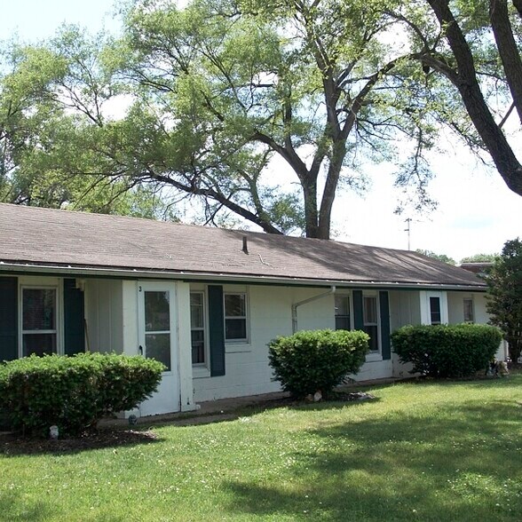 More Photos Of 8587-8615 Pontiac Lake Rd, White Lake Apartments For Sale
