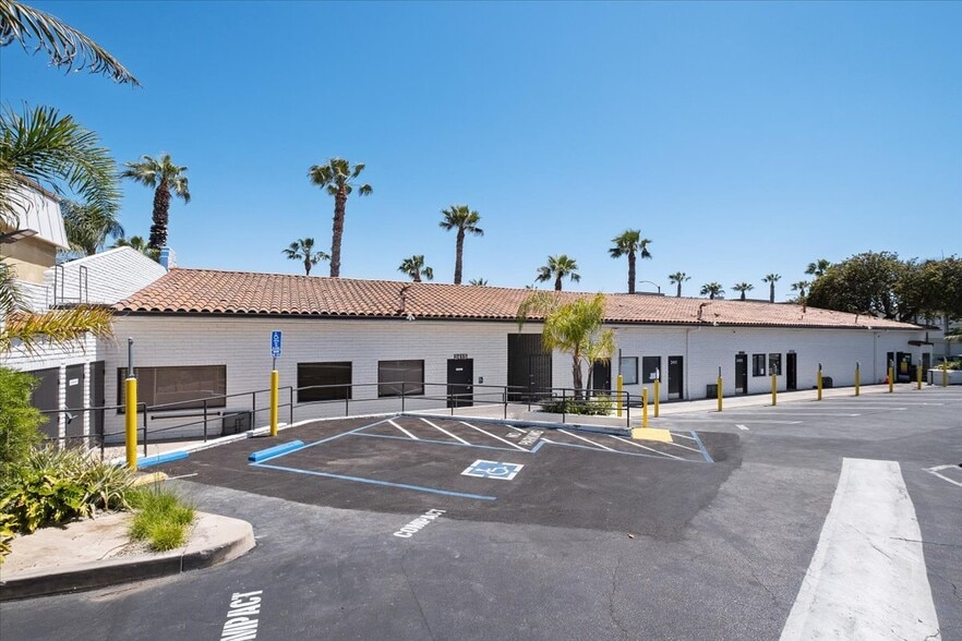 More Photos Of 2401-2415 Wilshire Blvd, Santa Monica Freestanding For Lease