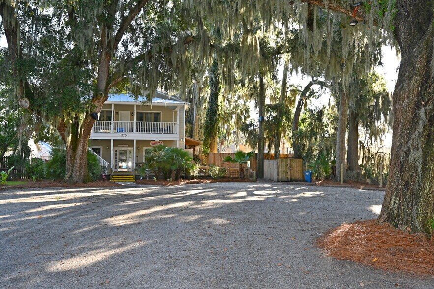 More Photos Of 925 10th St, Port Royal Restaurant For Sale