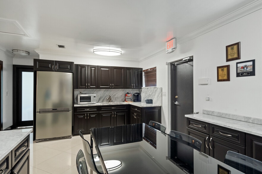 More Photos Of 16170 NE 11th Ct, Miami Office For Sale