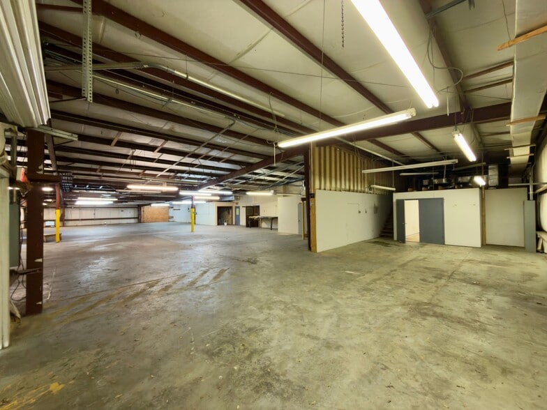 More Photos Of 3885 N Palafox Hwy, Pensacola Warehouse For Lease