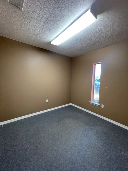 More Photos Of 2145 US Highway 441, Leesburg Office For Lease