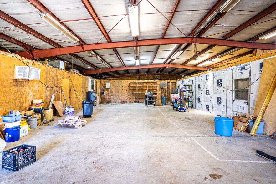 More Photos Of 220 Davenport Blvd, Davenport General Retail For Sale