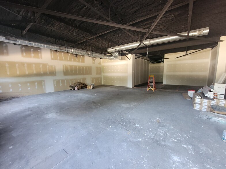 More Photos Of 206 S Walnut St, Stillman Valley Warehouse For Sale