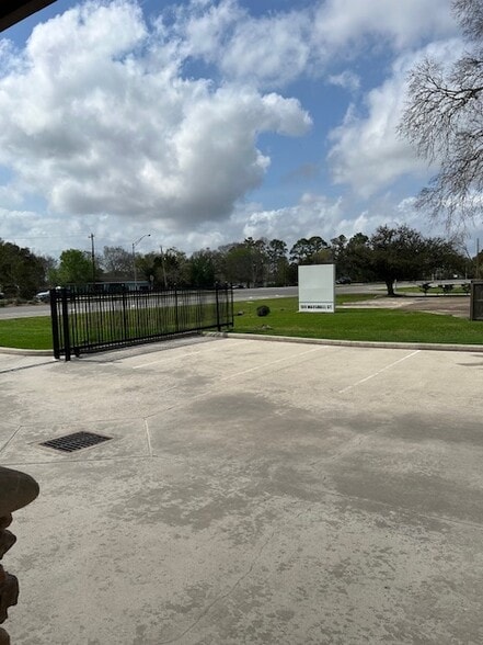 More Photos Of 612 State Highway 3, League City Freestanding For Sale