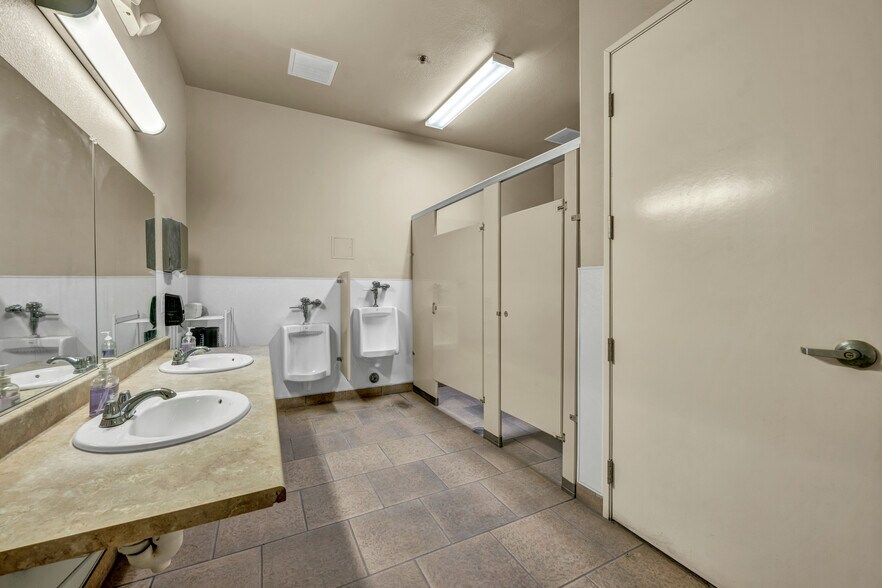 More Photos Of 5995 Edmond St, Las Vegas Office For Sale