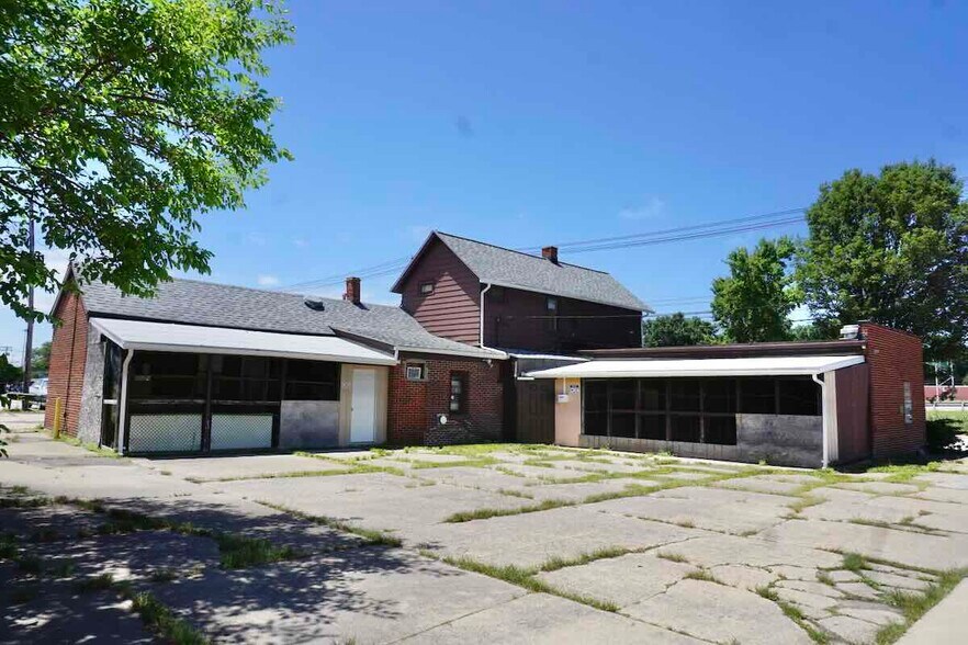More Photos Of 25580 Lakeland Blvd, Euclid Veterinarian Kennel For Sale