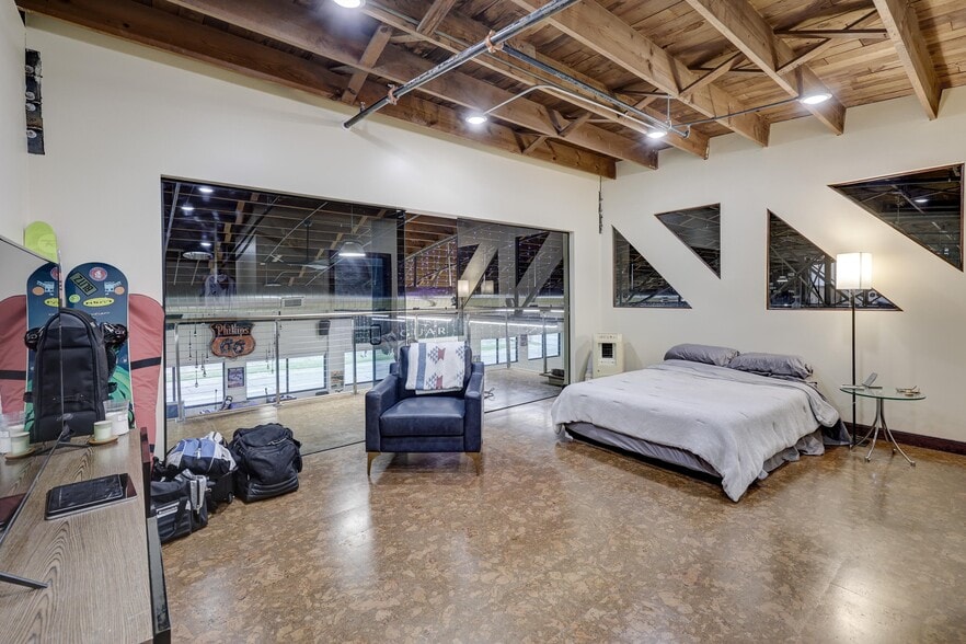 More Photos Of 102 S Wall Ave, Joplin Office For Sale