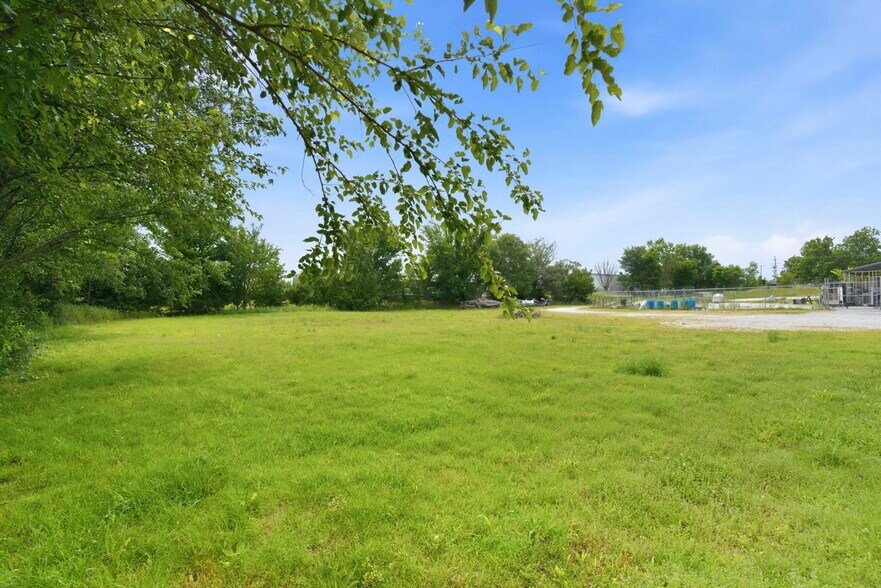 More Photos Of 136 N Prigmor Ave, Joplin Industrial For Sale