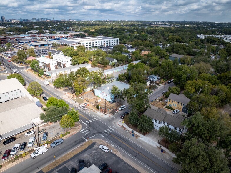 More Photos Of 3228 E 5th St, Austin Auto Repair For Sale